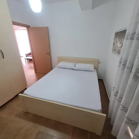 Aulona Apartment *
