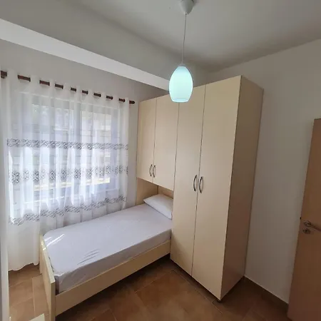 Aulona Apartment *